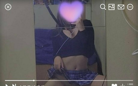 Aelinkka naked leaks OnlyFans pic