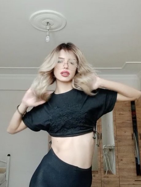 Nahá fotka uniklých OnlyFans od Ceyda690