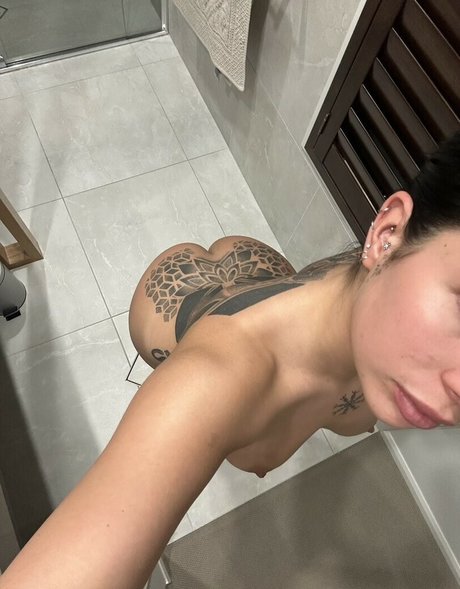 Nahá fotka uniklých OnlyFans od Carmenhanelx