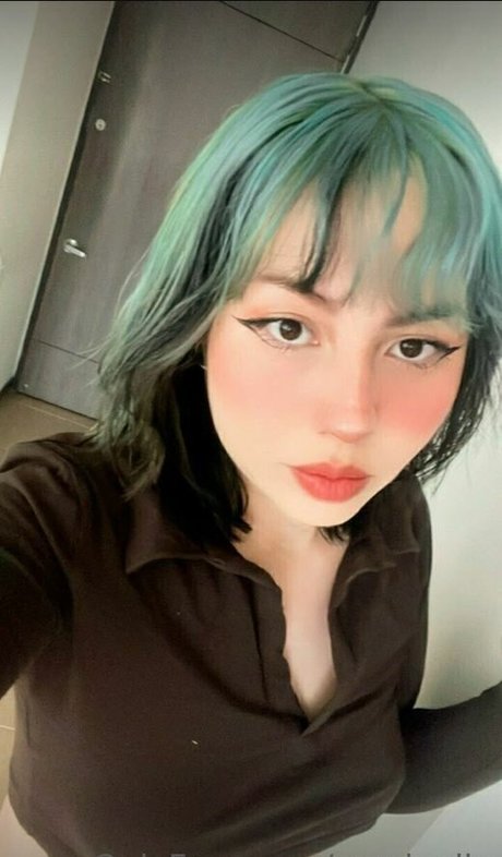 Alasti lekkinud OnlyFans-i pilt Sarajoulie