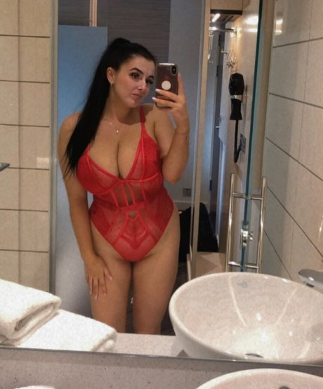 Nacktes geleaktes OnlyFans-Foto von Jessica Lawrence