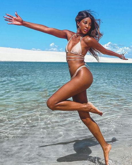 Alasti lekkinud OnlyFans-i pilt Camilla De Lucas