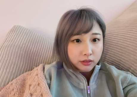 Alasti lekkinud OnlyFans-i pilt Starsmitten