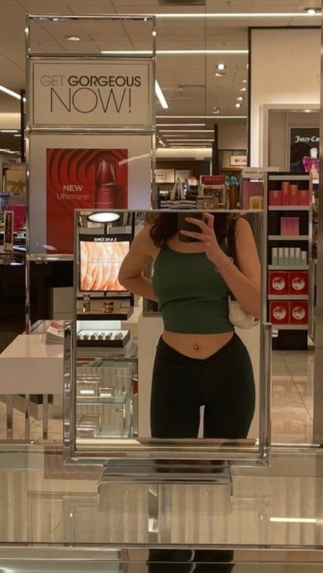 Nacktes geleaktes OnlyFans-Foto von Anuhea Nihipali