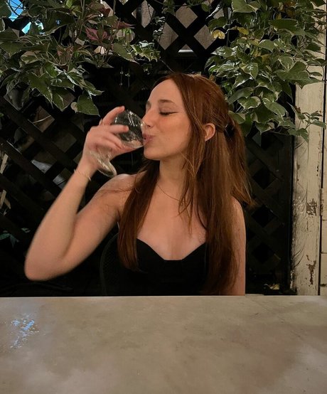 Naken lekkede OnlyFans-bilde av Ellie Schnitt