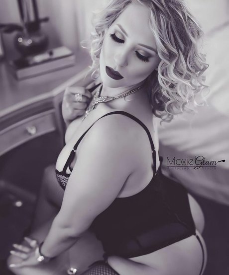 Naken läckt OnlyFans-bild av Nikkita Lyons