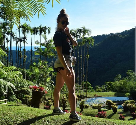 Обнаженная фотография утечки OnlyFans от Aline Dessine