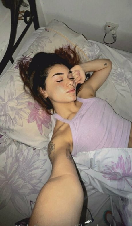 Alasti lekkinud OnlyFans-i pilt Roleplaylily