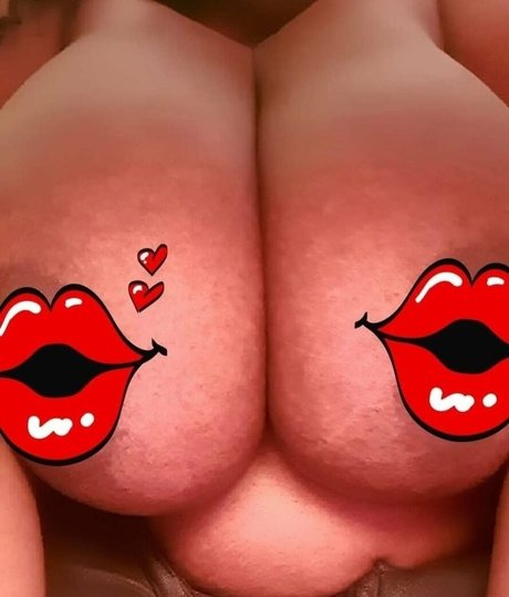 Nacktes geleaktes OnlyFans-Foto von Bustymalone