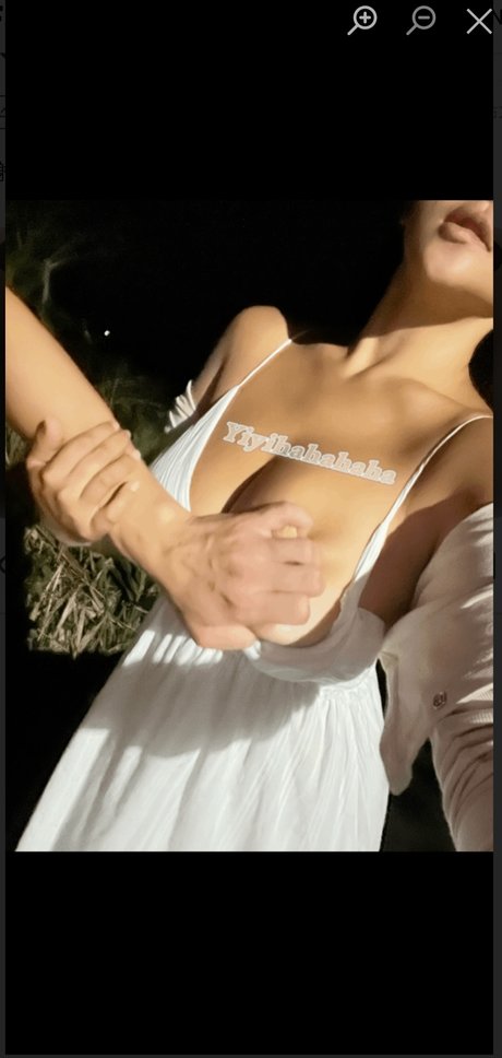 Nahá fotka uniklých OnlyFans od Yi Lin