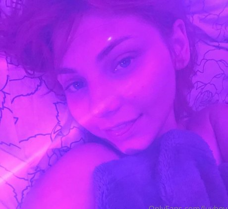 Alasti lekkinud OnlyFans-i pilt Luybov