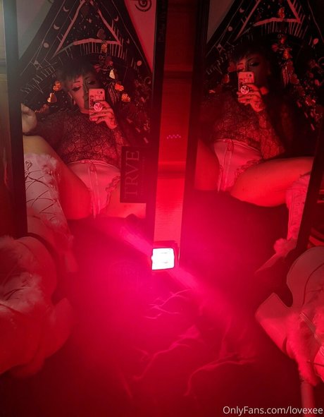 Naakte gelekte OnlyFans-foto van Lovexee