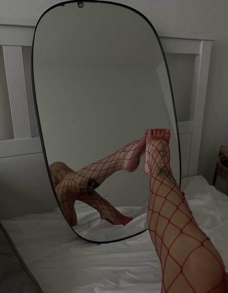 Alasti lekkinud OnlyFans-i pilt Darinacat