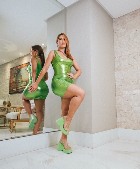 Обнаженная фотография утечки OnlyFans от Thaynara Og