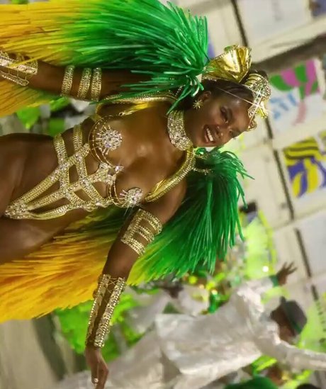 Naakte gelekte OnlyFans-foto van Iza Cantora