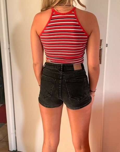 Naken läckt OnlyFans-bild av Axelle Maga