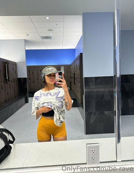 Foto di nudo di fuga di OnlyFans di Berave