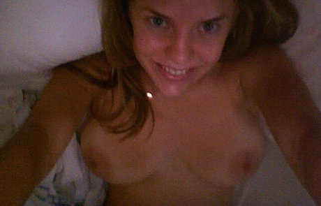 Naakte gelekte OnlyFans-foto van Kelli Garner