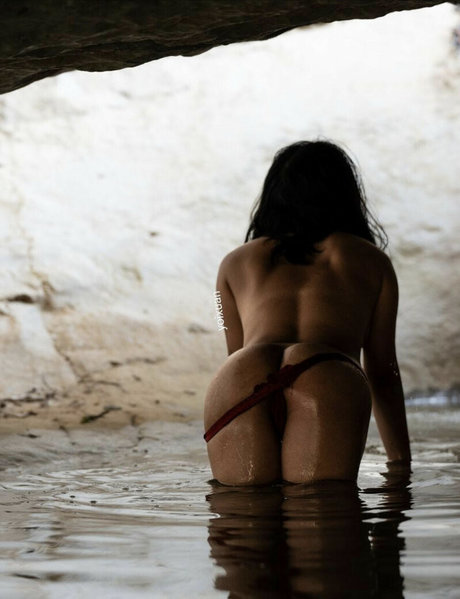 Nahá fotka uniklých OnlyFans od Yoixuan