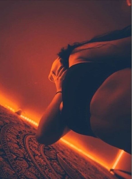 Alasti lekkinud OnlyFans-i pilt Emily Jaye