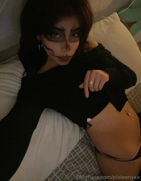 Naakte gelekte OnlyFans-foto van Victoria Vonne