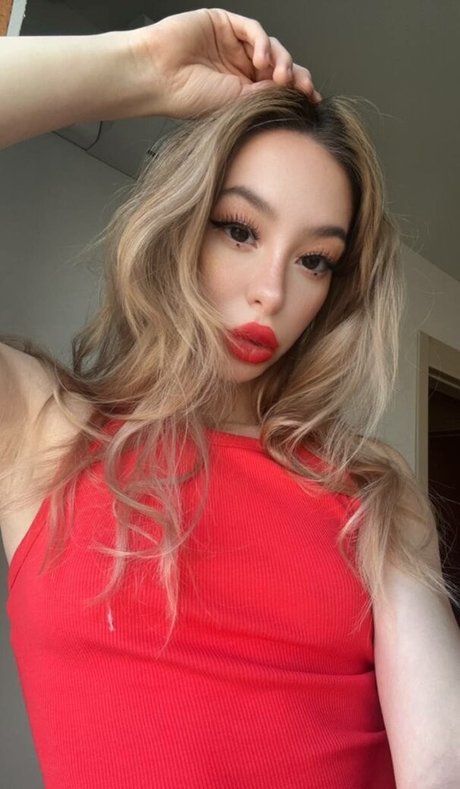 Holy Harlot OnlyFansリークヌード写真