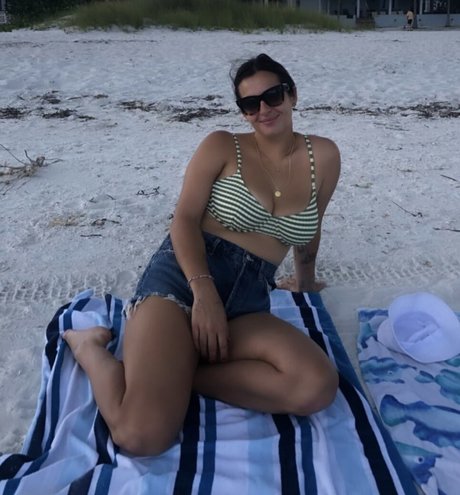 Alasti lekkinud OnlyFans-i pilt Alanna Masterson