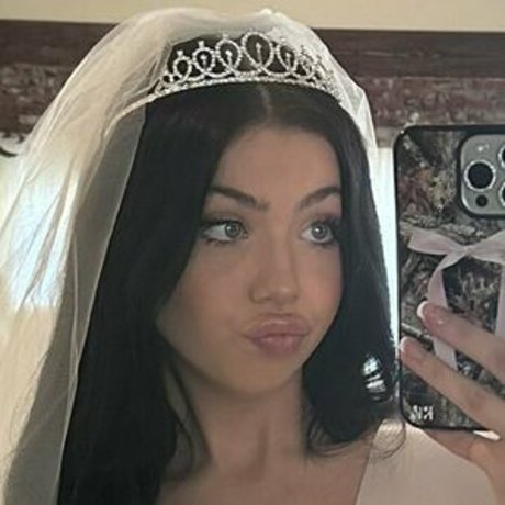 Naakte gelekte OnlyFans-foto van Imhollyday