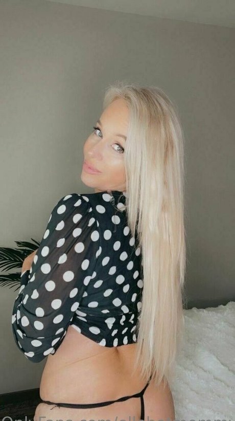 OnlyFans-model Ellehotmommy