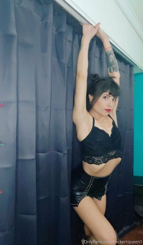 Naakte gelekte OnlyFans-foto van Rockertqueen1