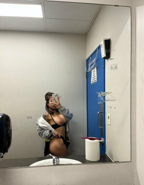 Nacktes geleaktes OnlyFans-Foto von Masmilkyway