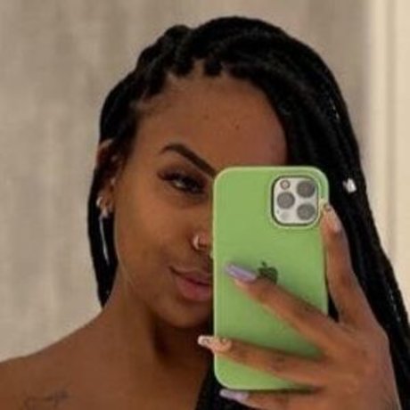 Alasti lekkinud OnlyFans-i pilt Flaviane Vasconcelos