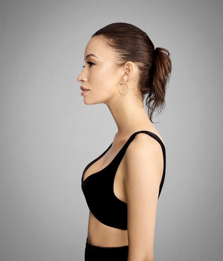 Naken läckt OnlyFans-bild av Christian Serratos