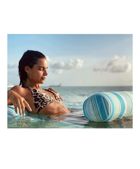 Naakte gelekte OnlyFans-foto van Maria Gabriela De Faria