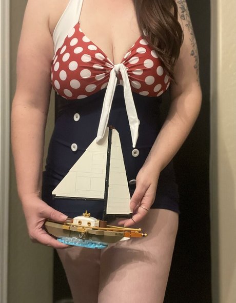 Naken lekkede OnlyFans-bilde av Curvy Nerd Penny