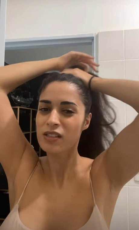 Nacktes geleaktes OnlyFans-Foto von Shirin Azami