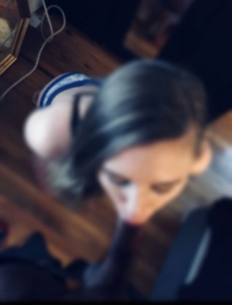 Naakte gelekte OnlyFans-foto van Lizabetholsen