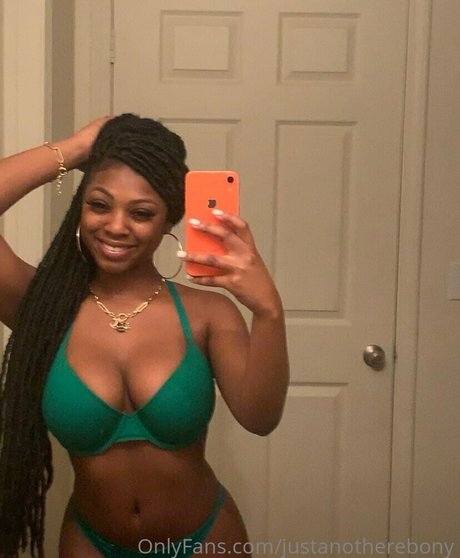 Justanotherebony OnlyFans泄露裸照