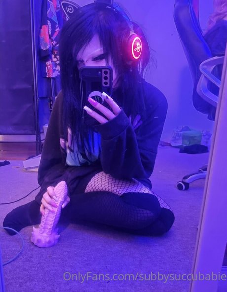 Обнаженная фотография утечки OnlyFans от Subbysuccubabie