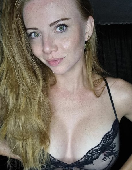 Naakte gelekte OnlyFans-foto van Gingerstonevip