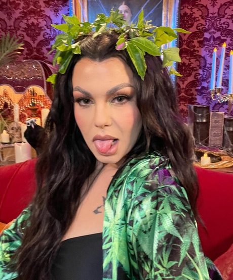 Alasti lekkinud OnlyFans-i pilt Baileysarian