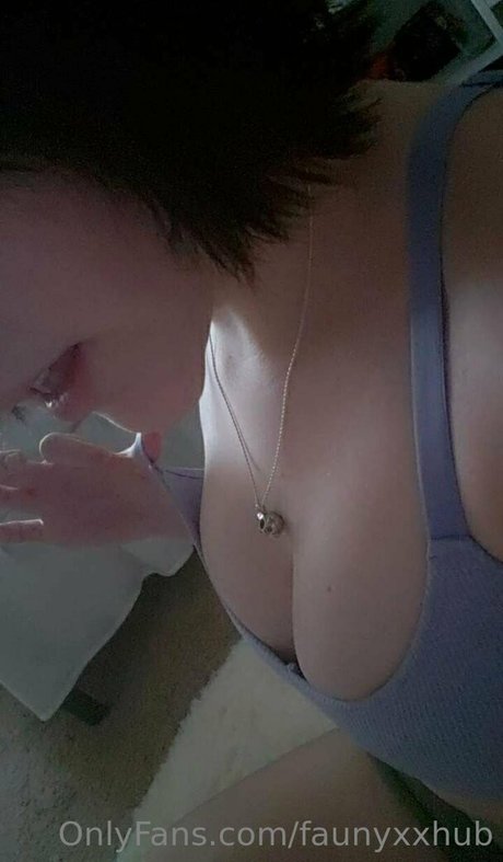 Naken lekkede OnlyFans-bilde av Faunyxxhub
