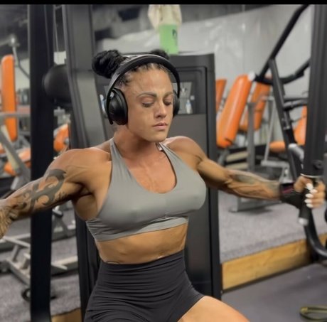 Alasti lekkinud OnlyFans-i pilt Breephysiqueifbbpro