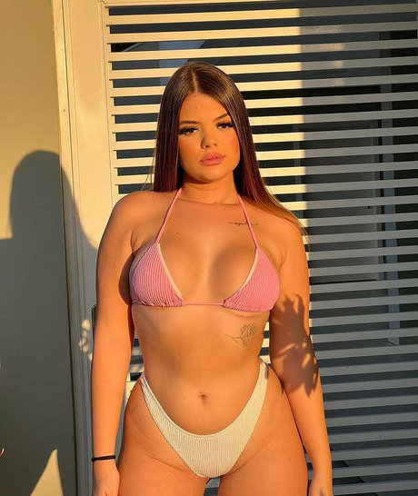 Обнаженная фотография утечки OnlyFans от Oliveiragigii