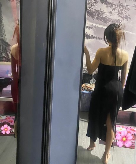 Foto di nudo di fuga di OnlyFans di Lenny Emelda