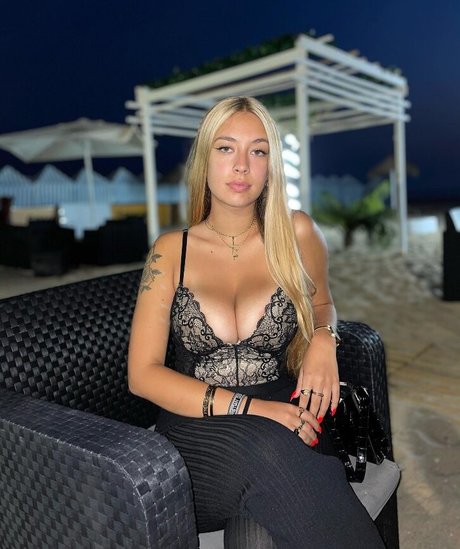 Naakte gelekte OnlyFans-foto van Rafaelamoutinho