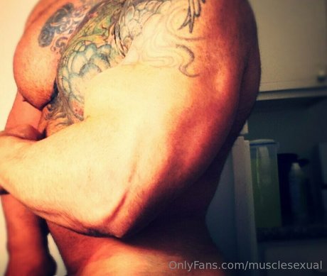 Naken lekkede OnlyFans-bilde av Musclesexual