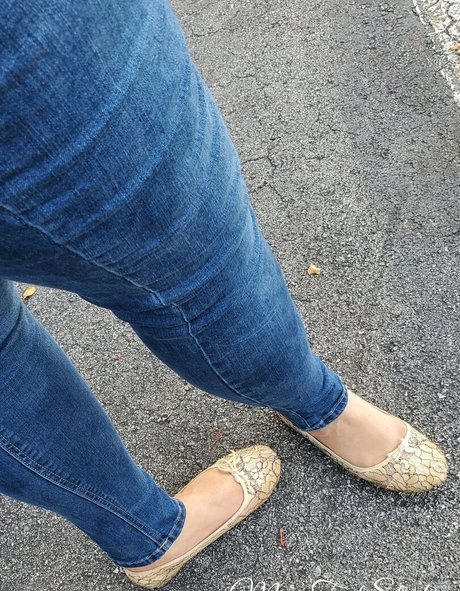 Alasti lekkinud OnlyFans-i pilt Missfeetstink