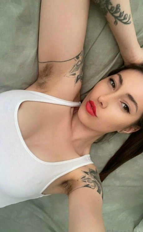 Naken lekkede OnlyFans-bilde av Floraivyfree