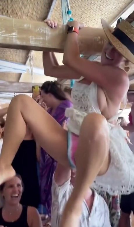 Обнаженная фотография утечки OnlyFans от Luisa Zissman